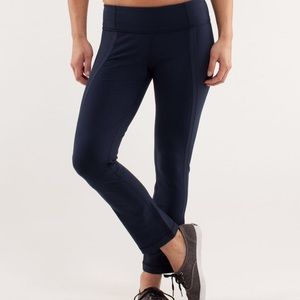 Lululemon Coast to Class Crop - Navy